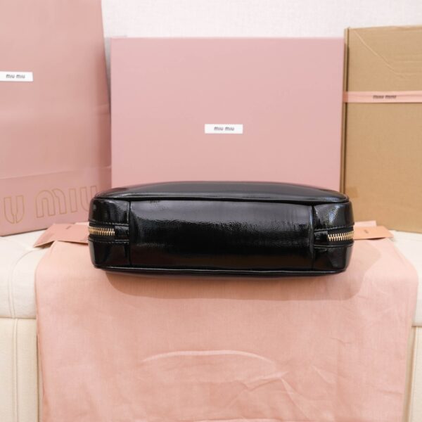 Beau naplak patent leather bag