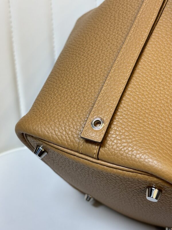 Picotin Lock18 4B Biscuit