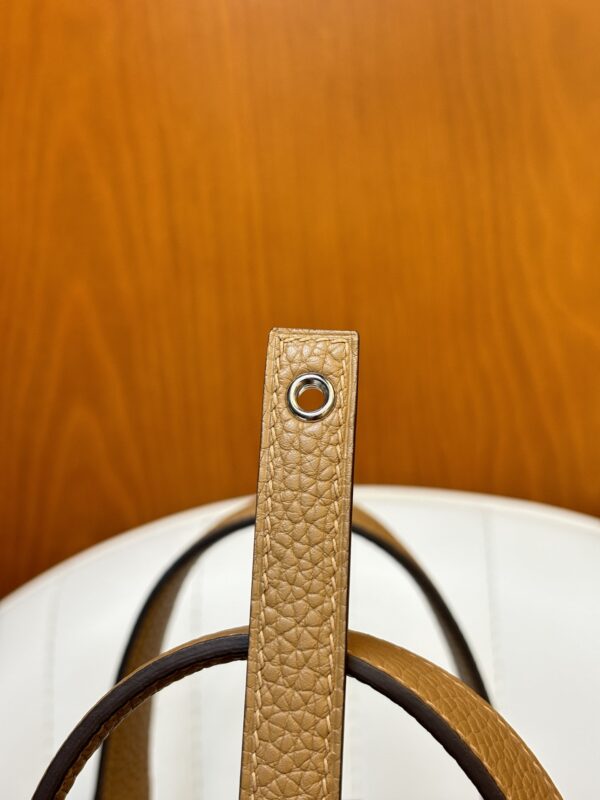 Picotin Lock18 4B Biscuit