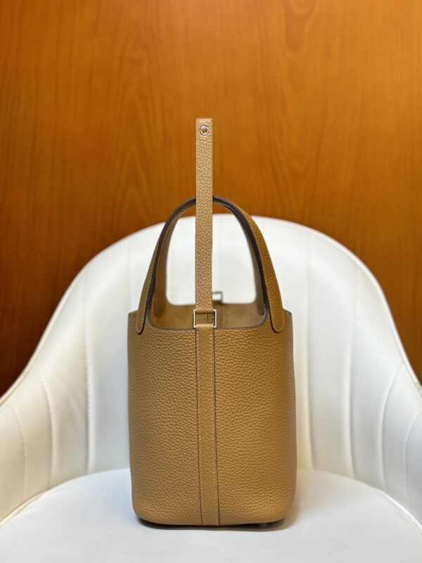 Picotin Lock18 4B Biscuit