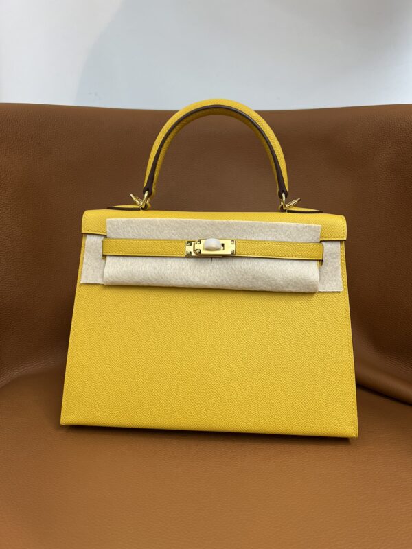 Kelly 25  Amber yellow