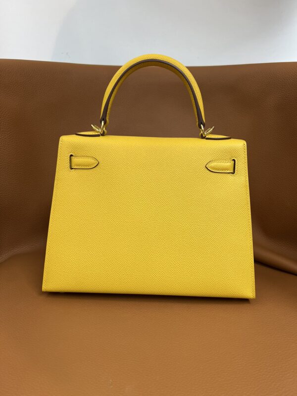 Kelly 25  Amber yellow