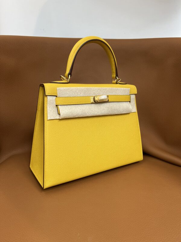 Kelly 25  Amber yellow