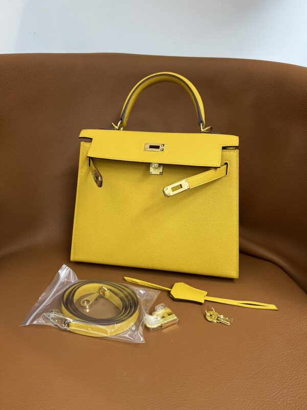 Kelly 25  Amber yellow