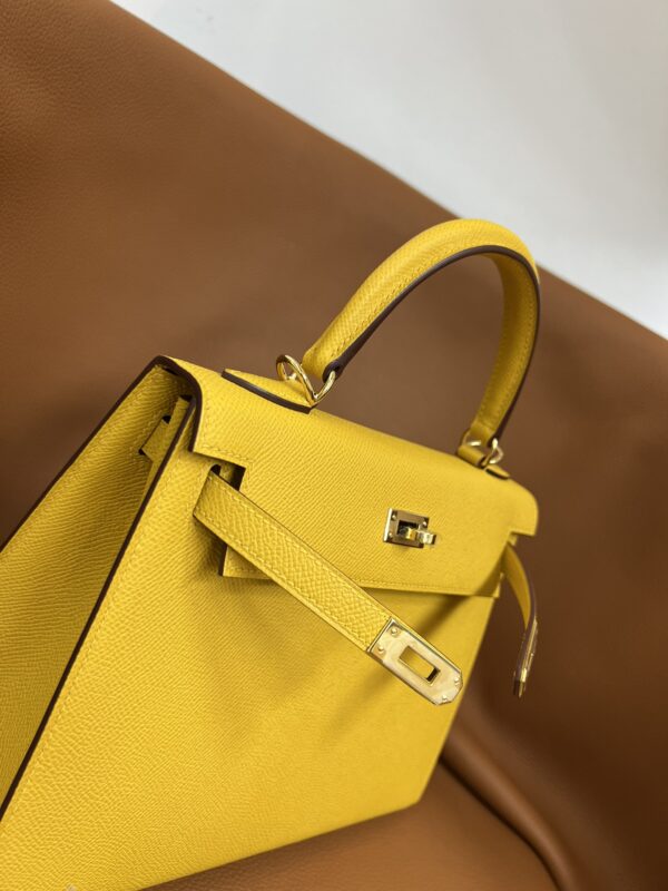 Kelly 25  Amber yellow