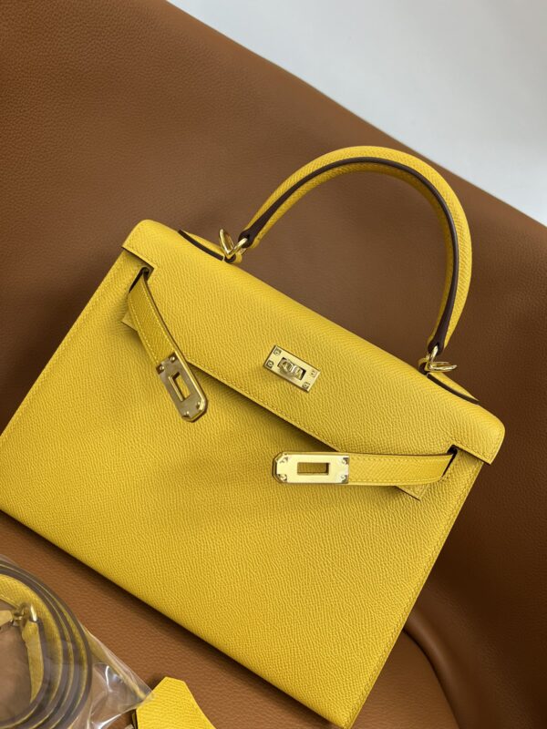 Kelly 25  Amber yellow